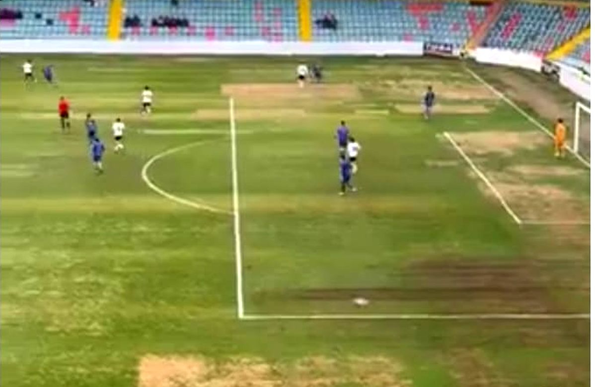 VÍDEO | El mal estado del césped del Helmántico se hace viral y desata la preocupación de la afición