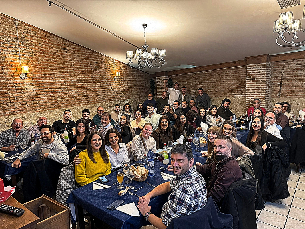 El Club de Pádel Ciudad Rodrigo reúne a medio centenar de socios y fija la presentación de su escuela para el día 21