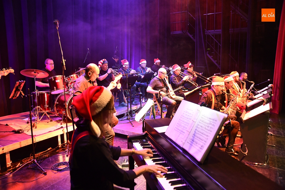 La Barahona Big Band inunda de espíritu navideño el Teatro Nuevo Fernando Arrabal