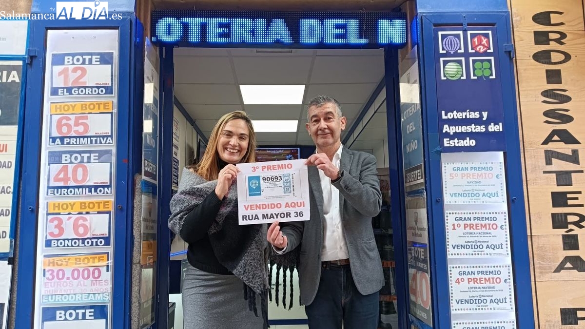 Aquí todo es turismo y probablemente el dinero se haya ido fuera, explican los loteros salmantinos que han vendido el tercer premio de Navidad 