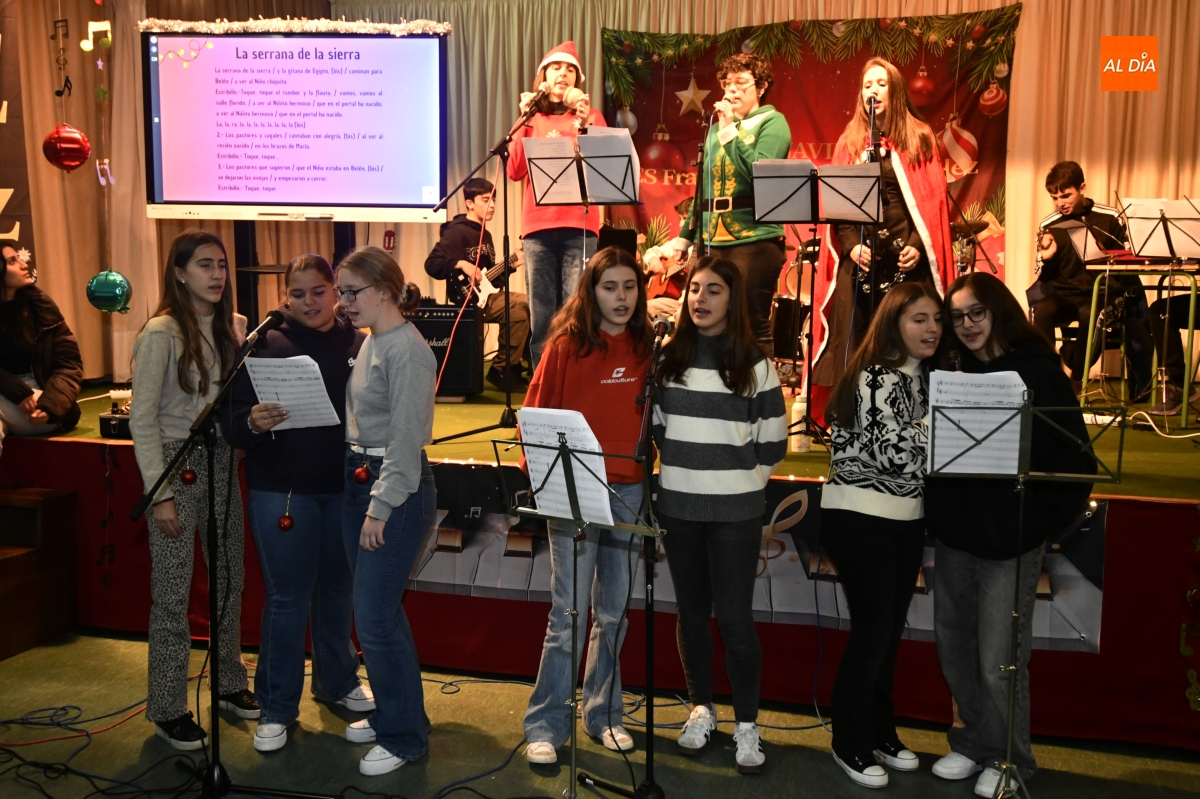 El IES Fray Diego Tadeo endulza la antesala navideña con música y chocolate compartidos