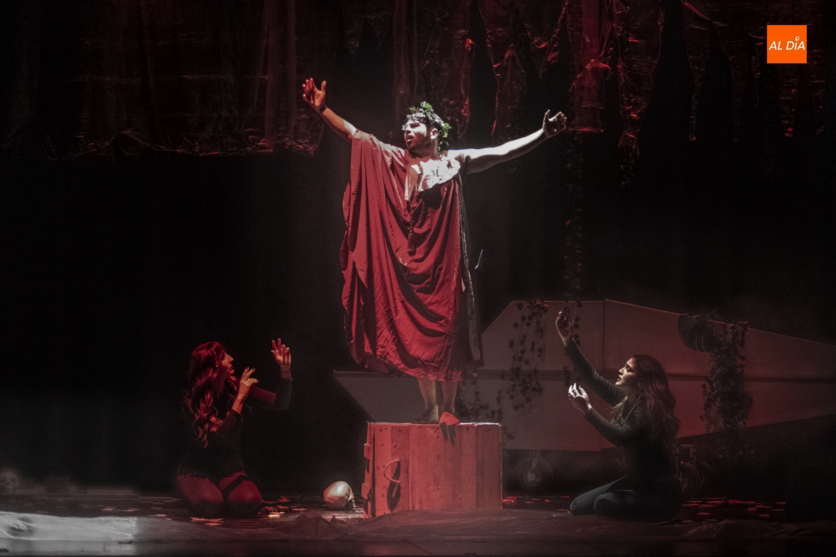 Caótico estreno de la obra El arquitecto y el Emperador de Asiria