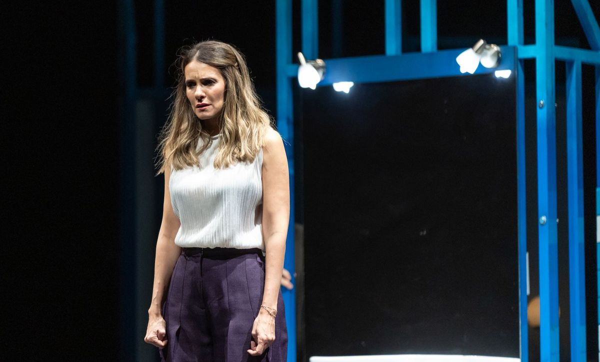 Elena Ballesteros regresa a Salamanca con Casa de Muñecas: El teatro es un ritual humano que la IA no puede suplantar