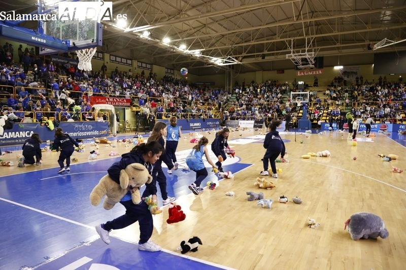 La marea azul se prepara para inundar Würzburg de solidaridad con otra edición de la Lluvia de Juguetes