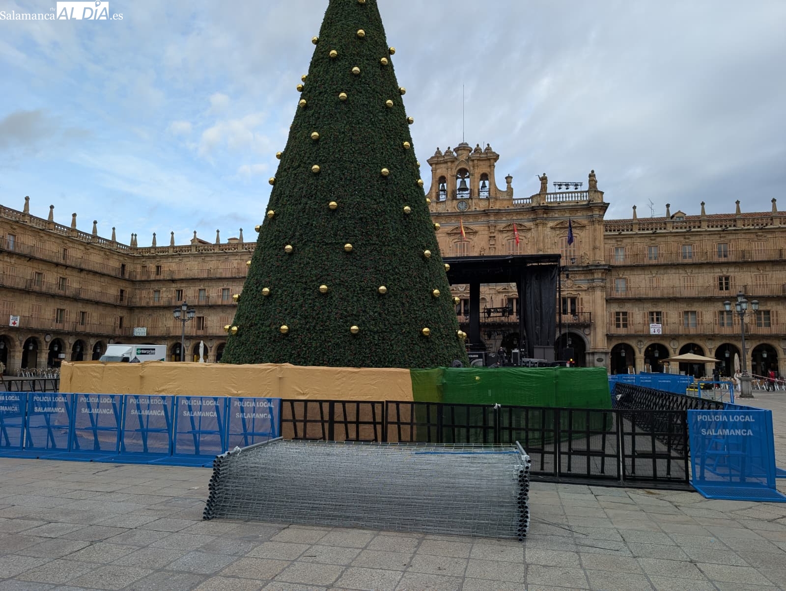 La Plaza Mayor se transforma para recibir a 30.000 jóvenes en el Fin de Año Universitario
