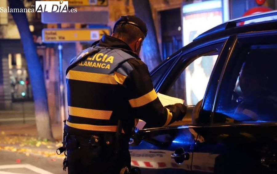 Una conductora investigada por la vía penal y un bar denunciado por permitir fumar marcan la madrugada en Salamanca