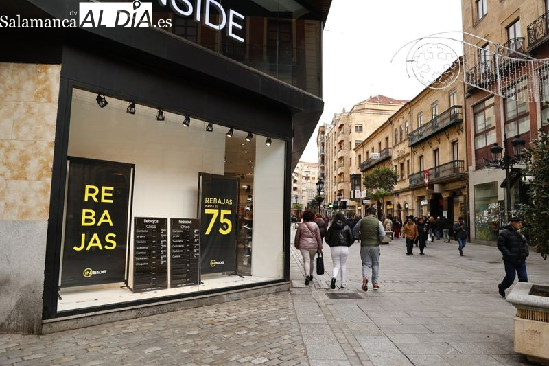 Arrancan las rebajas de invierno en Salamanca con gran afluencia y descuentos de hasta el 70 %