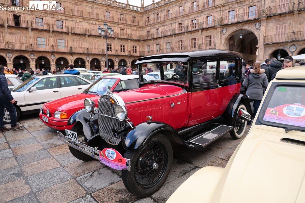 VÍDEO Y FOTOS | El Día del Guardia Urbano regresa a Salamanca con una gran caravana de vehículos históricos