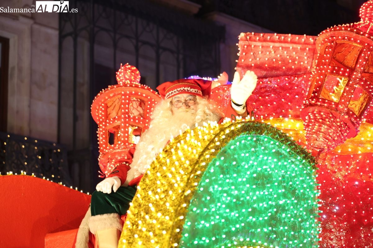VÍDEO Y FOTOS | Magia y sonrisas en la Cabalgaza de Papá Noel en el centro de Salamanca  