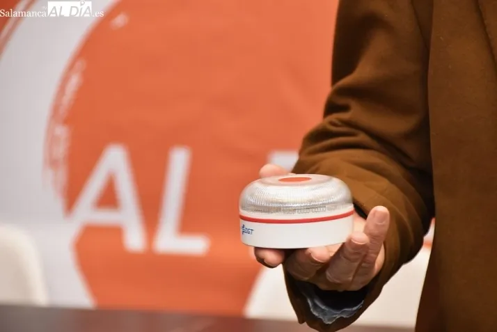 Adi&oacute;s a los tri&aacute;ngulos de emergencia: la baliza conectada ser&aacute; obligatoria desde el 1 de enero | Imagen 1