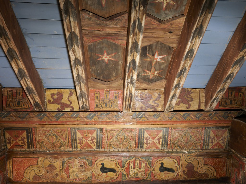 Una investigación desvela el vínculo histórico entre la techumbre de Santa Clara y la Reina Berenguela