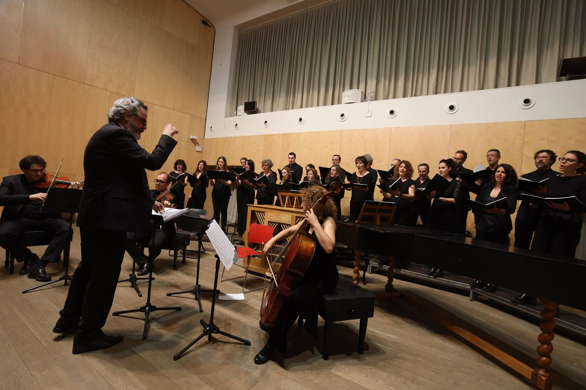 El Coro de Cámara de la USAL ofrece hoy el concierto ¡A la girigonça! en el Colegio Fonseca