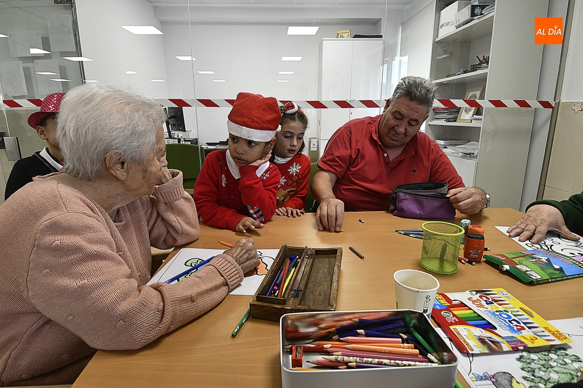 Alumnos de Santa Teresa–Providencia visitan a los mayores de la Residencia Mixta