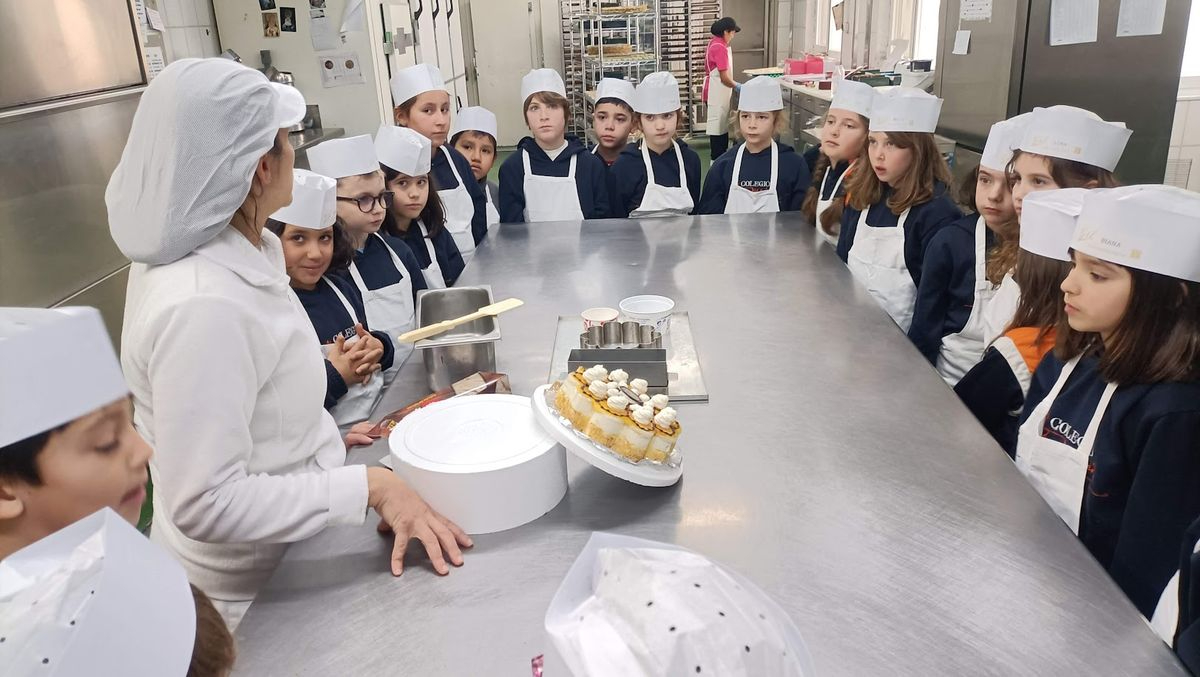 El colegio Antonio Machado visita el obrador de Confitería Gil (Fotos)