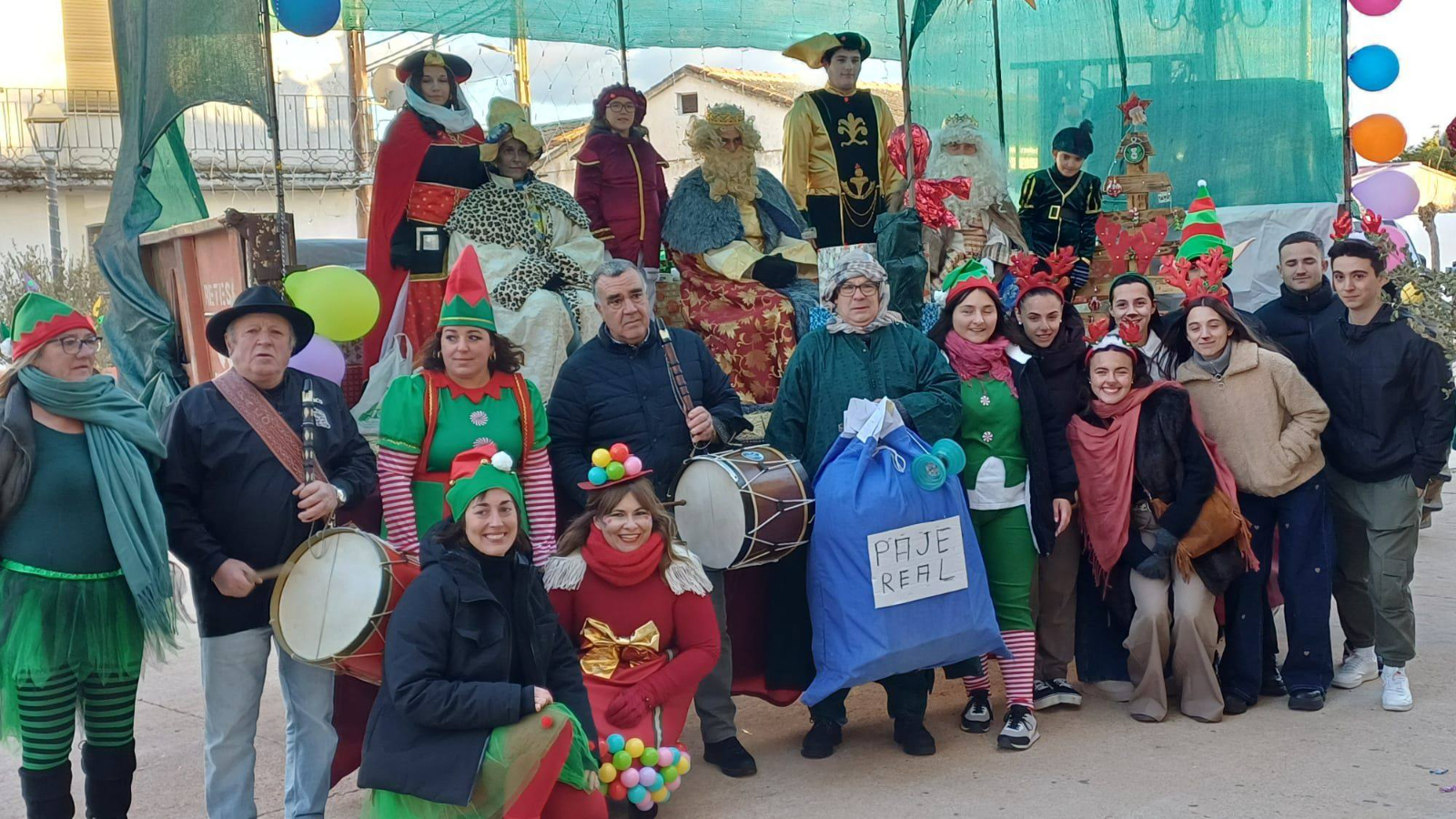 Los Reyes Magos hacen una parada en Martín de Yeltes para repartir regalos e ilusión