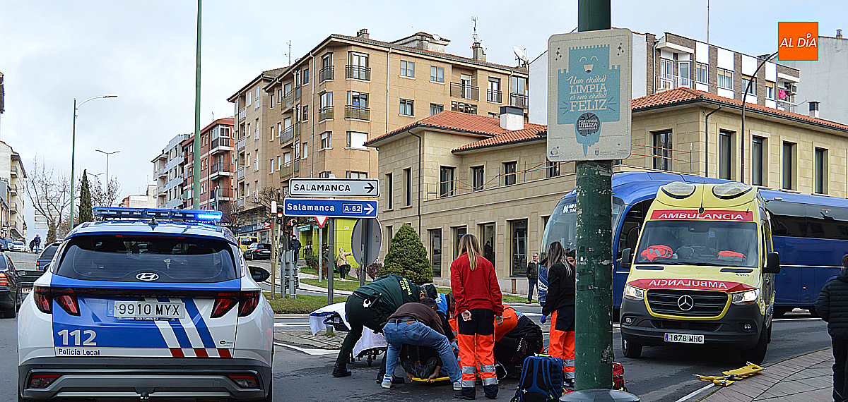 Movilización de los servicios de emergencia por la caída de un motorista en Ciudad Rodrigo 