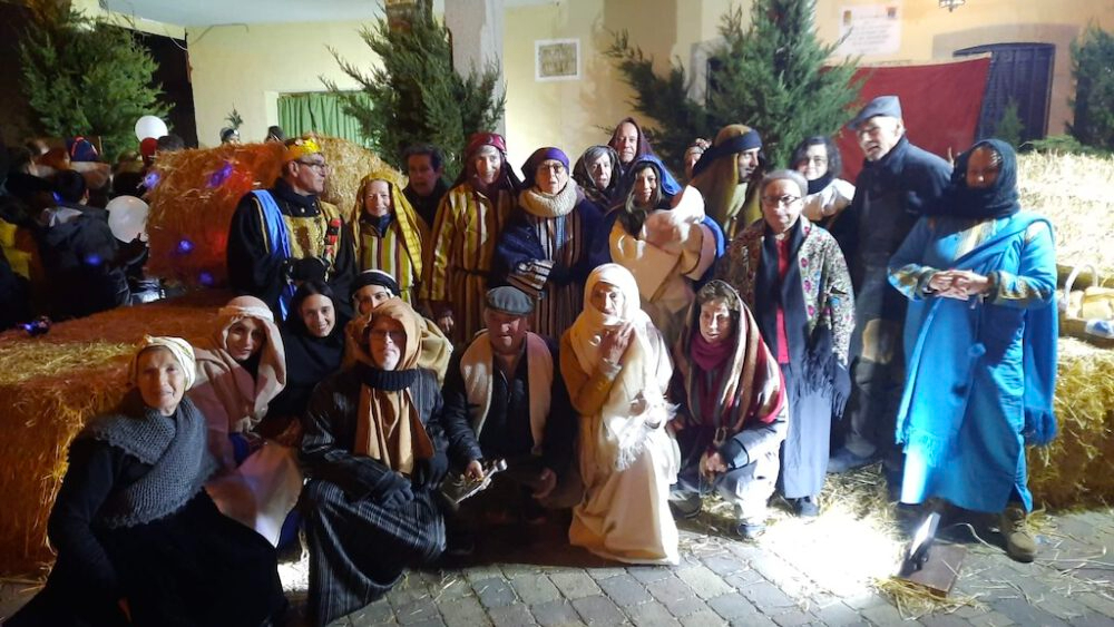 Gran participación vecinal en La Fuente de San Esteban para recuperar su belén viviente