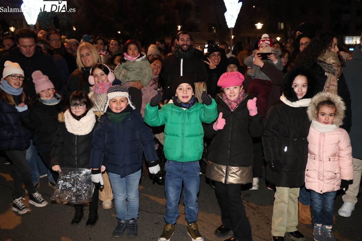 FOTOS | Ni el frío puede con la ilusión: Salamanca se vuelca con la Cabalgata de los Reyes Magos