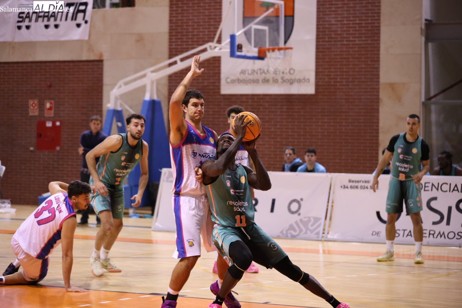 FOTOS | El Recoletas Salud Carbajosa recupera la sonrisa en casa con un triunfo ante el Filipenses (87-82)