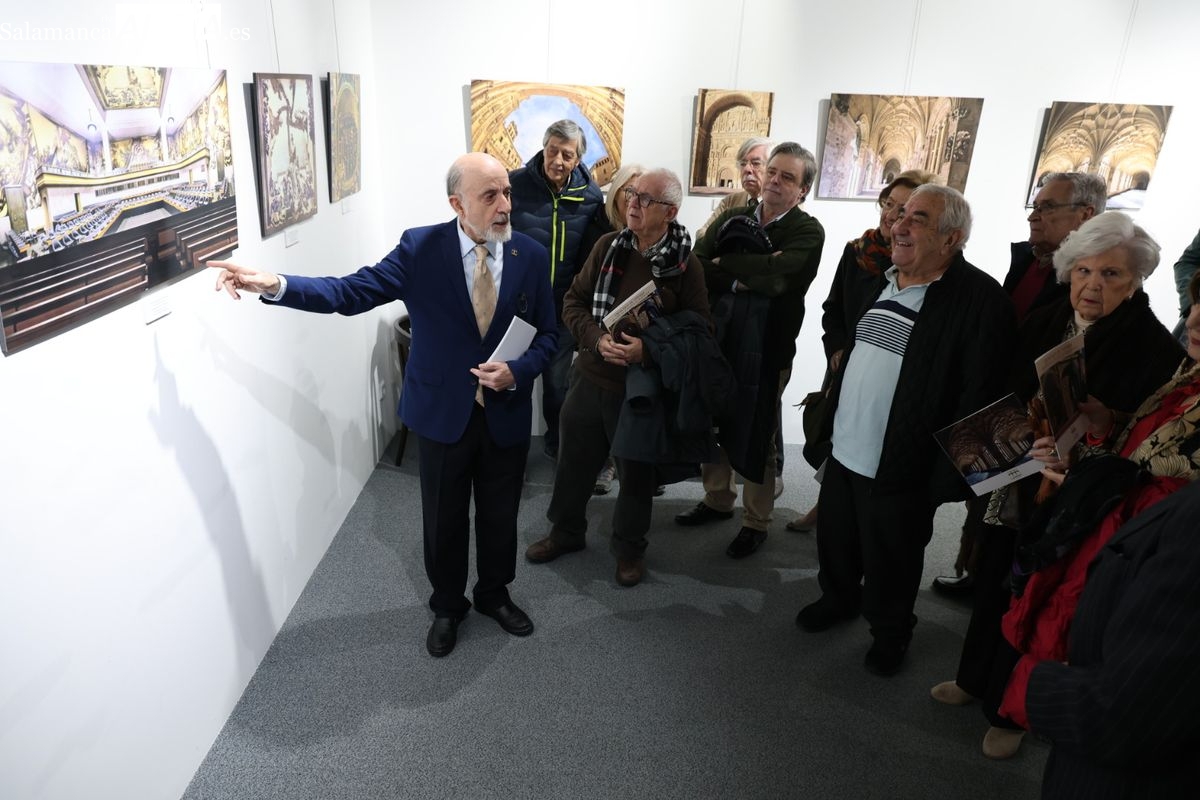 FOTOS | El Casino de Salamanca rinde homenaje a Francisco de Vitoria con una muestra fotográfica de Vicente Sierra Puparelli