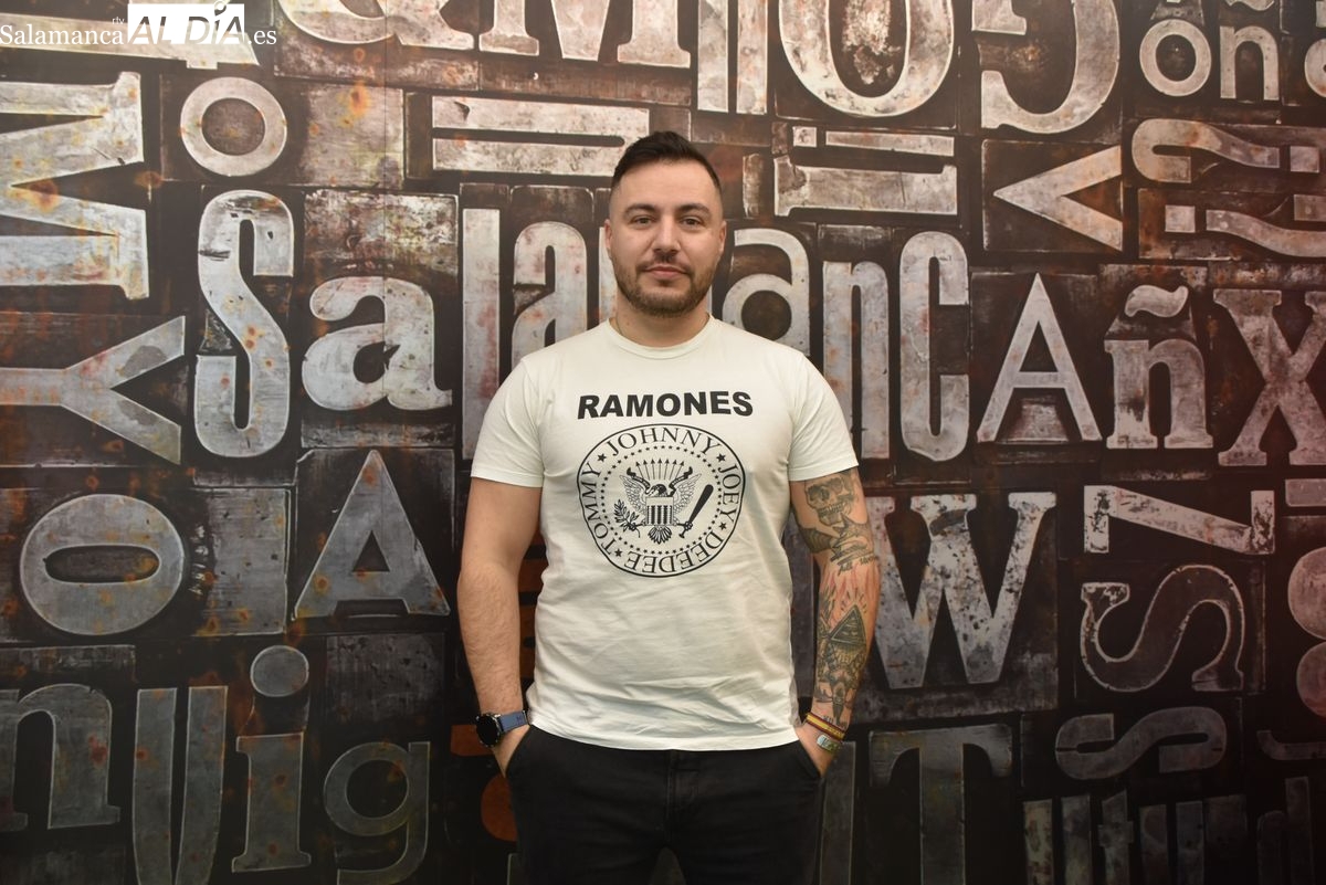 El bombero salmantino Sergio Herrero debuta en la literatura con No man’s land, una novela de acción interactiva 