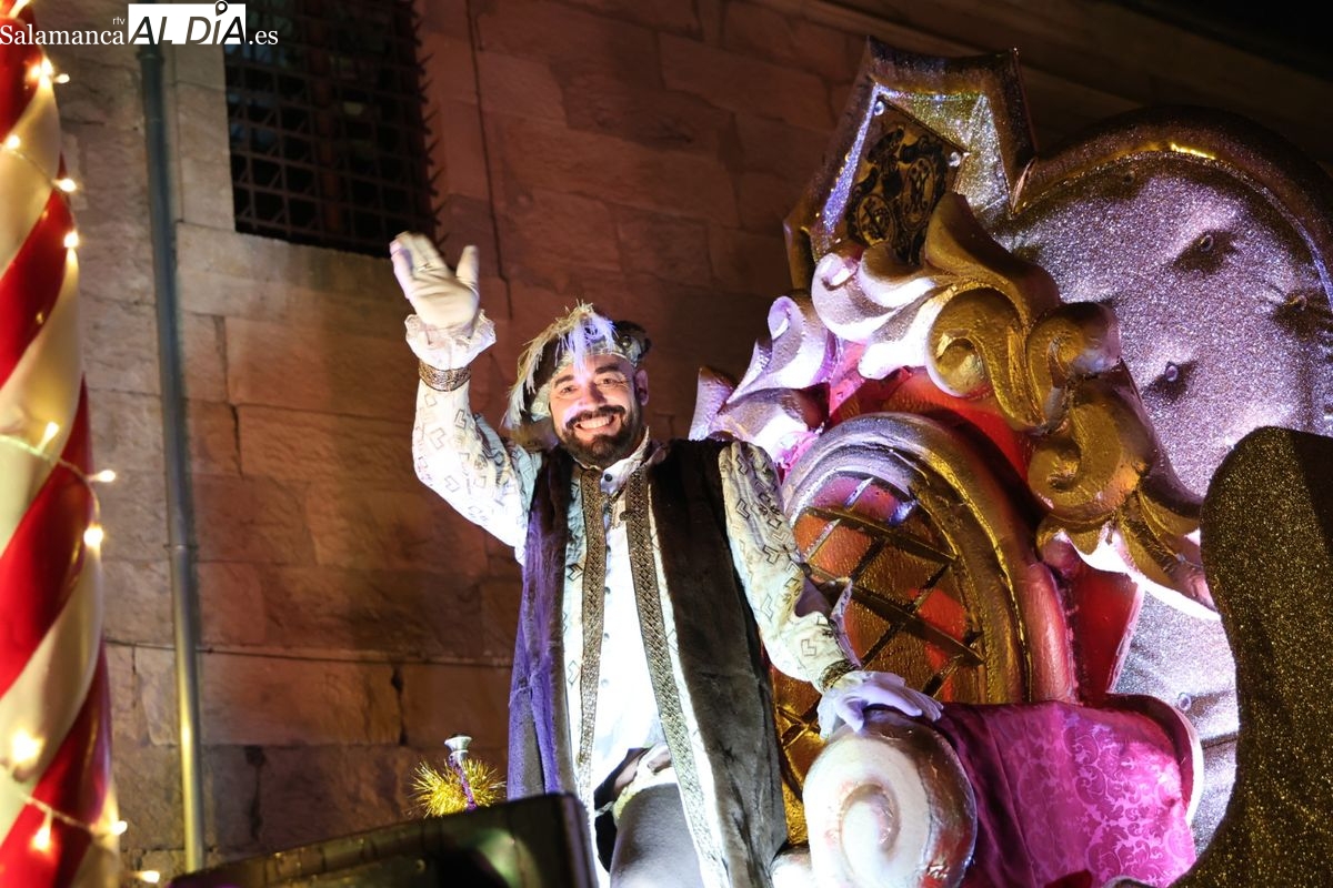 VÍDEO Y FOTOS | El Cartero Real se estrena en Salamanca con un desfile multitudinario e inclusivo