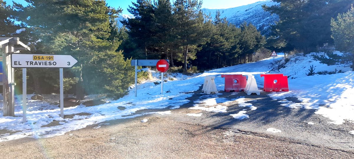 La nieve cierra una carretera en la Sierra de Béjar y obliga a usar cadenas en otras dos vías de Salamanca