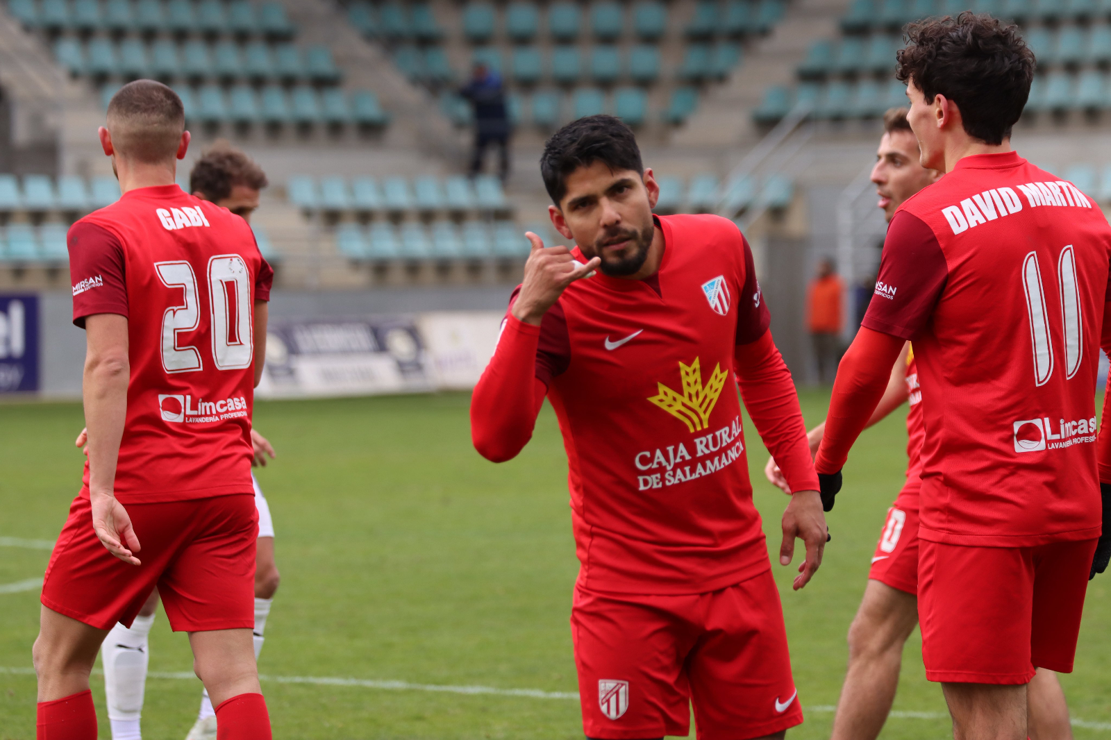 VÍDEO | Obra de arte y lío de Martín Galván con el Santa Marta: ¡golazo de medio campo y puñetazo a un excompañero del Salamanca UDS!