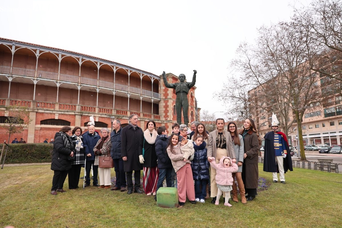 VÍDEO Y FOTOS | El arte de Julio Robles resuena en La Glorieta de Salamanca 25 años después de su fallecimiento
