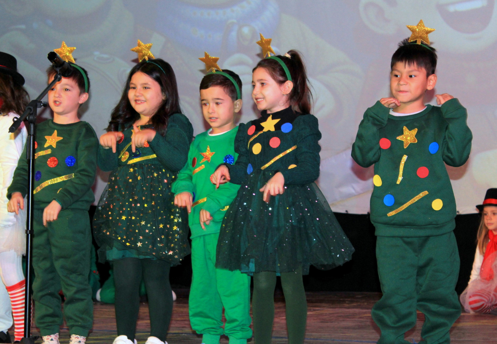 El Colegio Calasanz celebra la Navidad con su tradicional festival de Infantil y Primaria