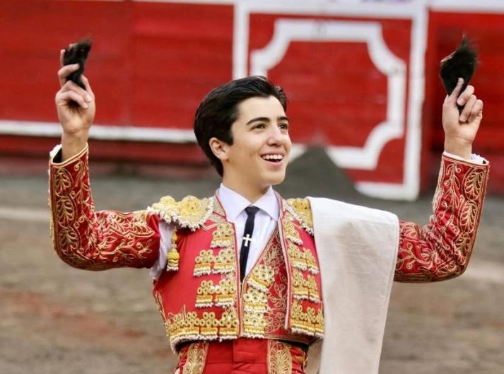 Marco Pérez sale a hombros en Manizales (Colombia) en una tarde para el recuerdo