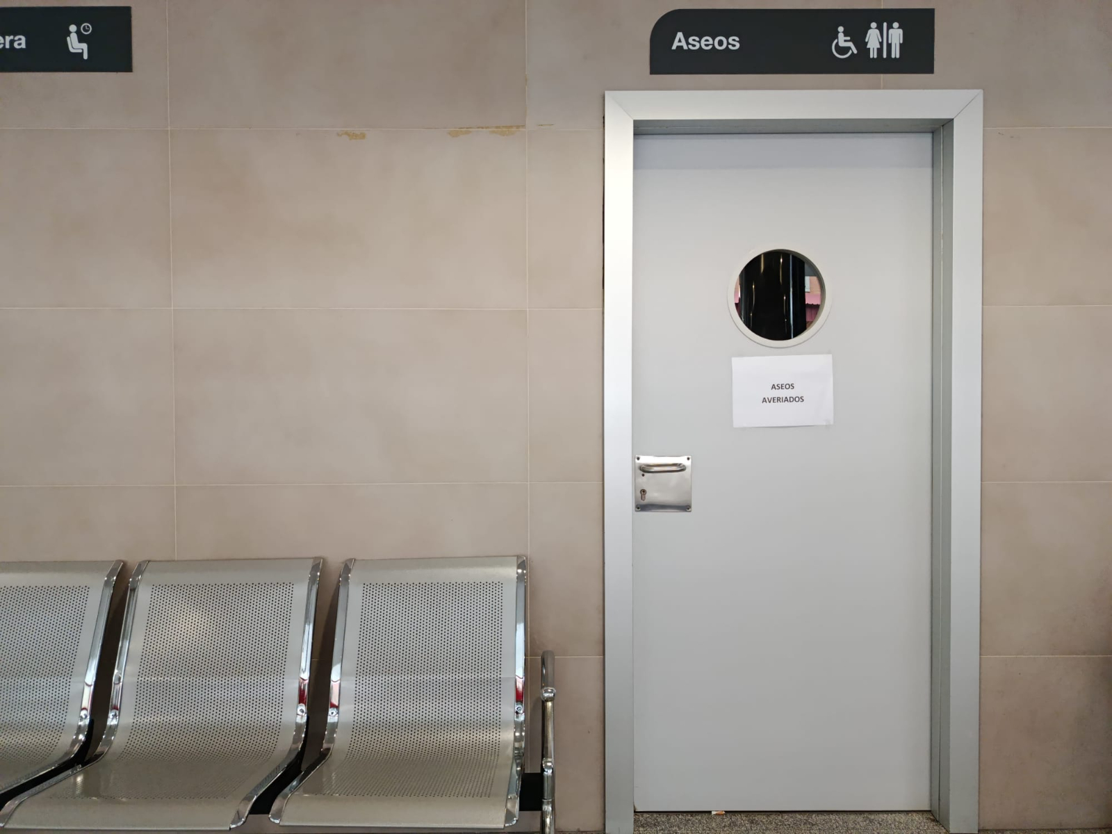 Reclaman que se reparen los aseos de la estación de autobuses de Béjar, que llevan dos meses averiados 