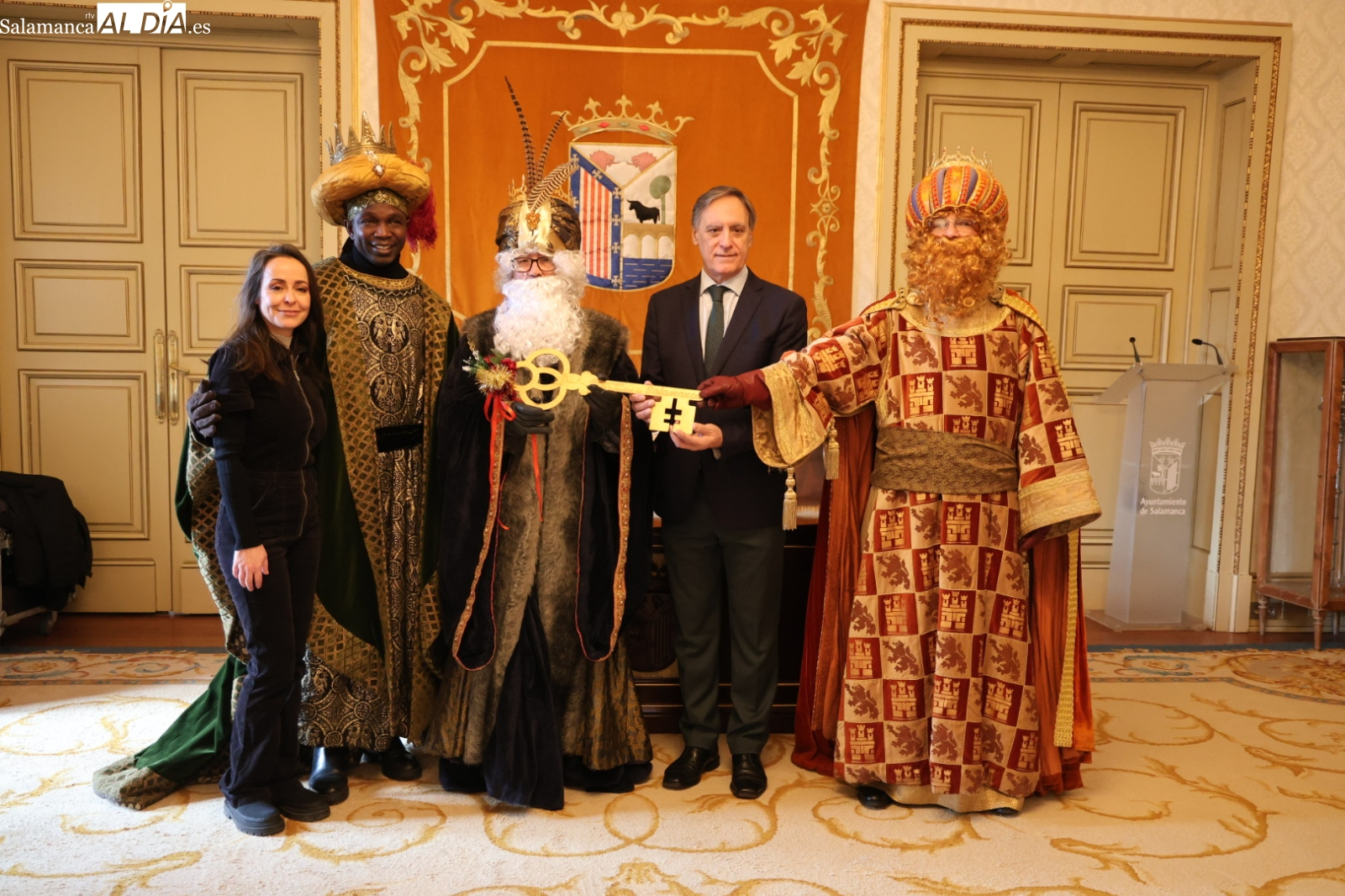 UPL reprocha al PP que manipule a los Reyes Magos al vestir a Gaspar con una casulla de CyL 