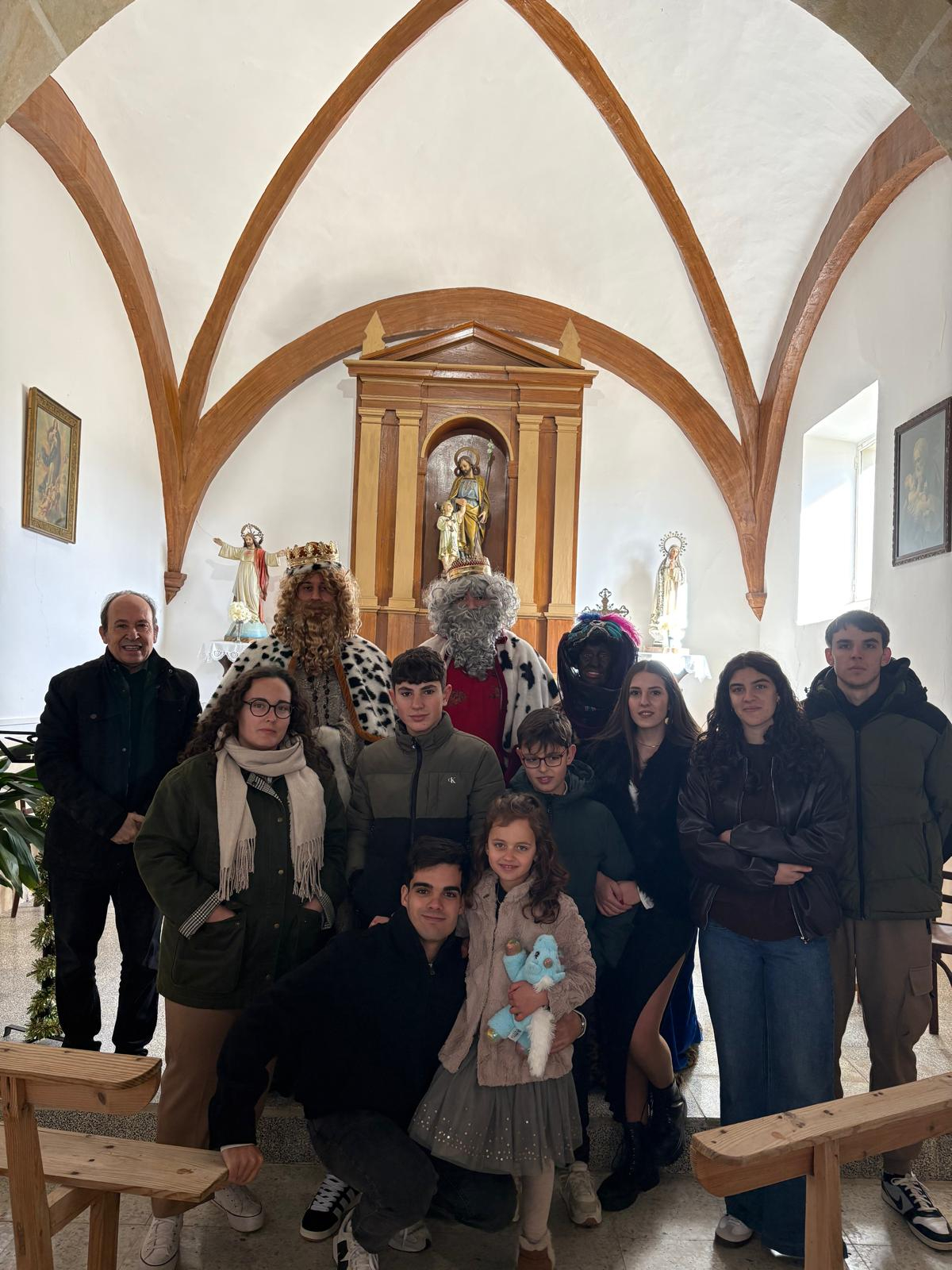 Valdecarpinteros - El Salto celebra el Día de Reyes con la visita de Sus Majestades de Oriente y un convite