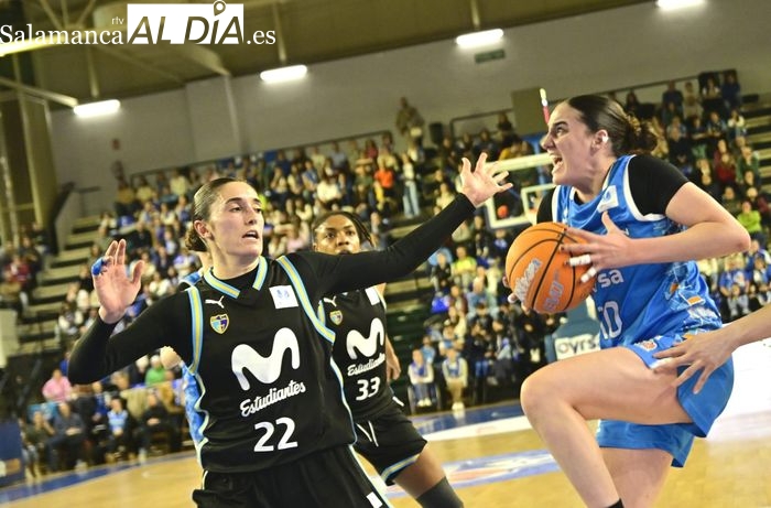 FOTOS | Silvia, aquí tienes a tu heredera: Iyana vuelve a brillar en el Perfumerías Avenida en el día de la retirada de la camiseta de la leyenda (71-68)