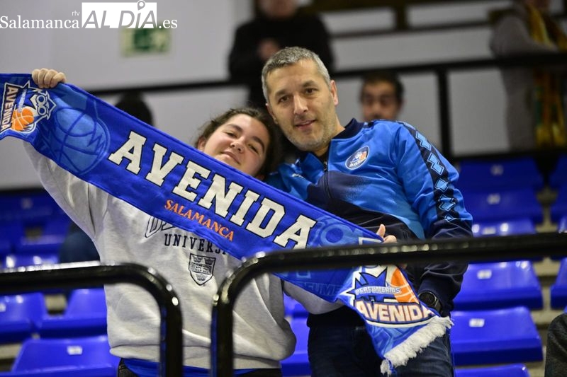 FOTOS | La Marea Azul del Perfumerías Avenida no falla a su cita con los octavos de Eurocup