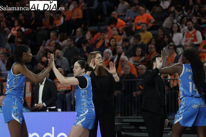 Montañana y el KO del Perfumerías Avenida: No hemos estado a la altura de Valencia Basket