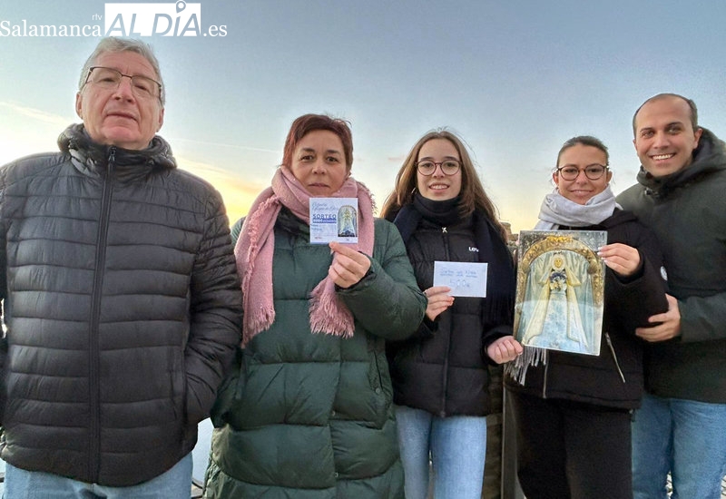 La Cofradía de la Virgen de Otero entrega los 500 euros de su rifa para mantener la ermita