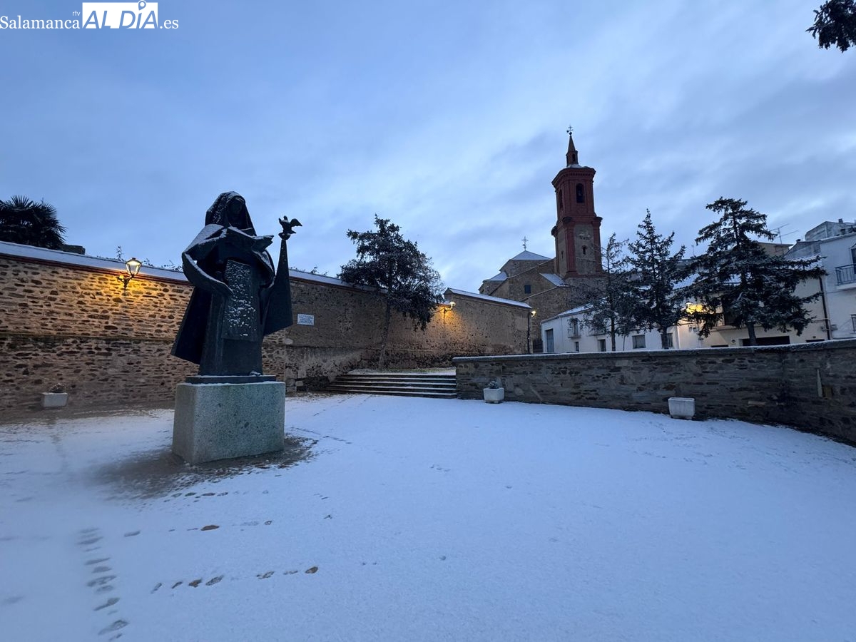 Un manto blanco para despedir la Navidad: la nieve transforma el paisaje de Alba de Tormes