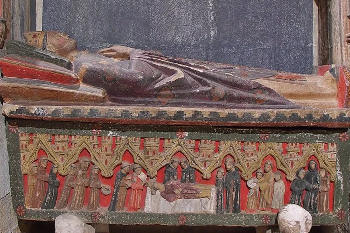 La Catedral de Salamanca estrena una visita guiada por sus tumbas episcopales históricas