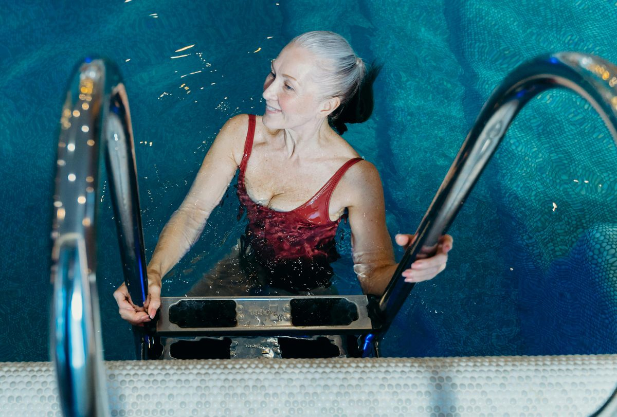 Fechas para las inscripciones y cuatro niveles: nueva edición del programa de natación para mayores en Salamanca