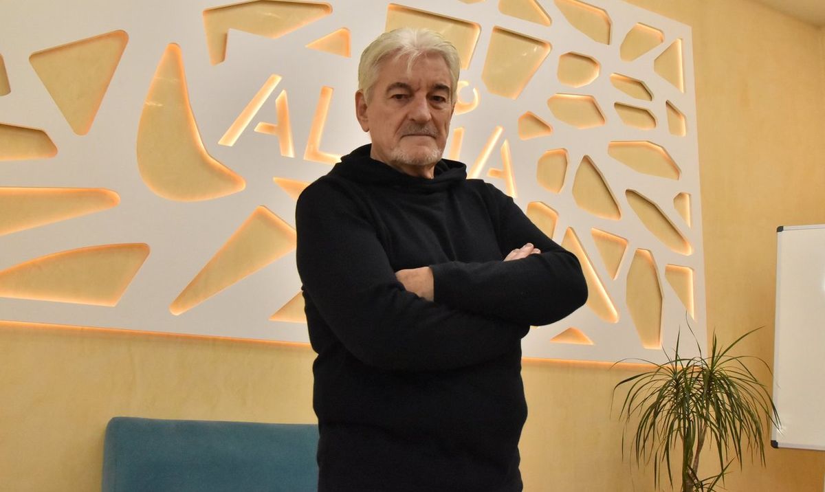 Ángel González Quesada presenta ‘Reencuentro’, un íntimo abrazo poético a Salamanca