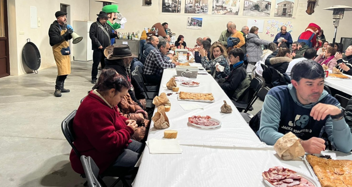 Castañas, embutidos y música de tamboril en Gejo de los Reyes