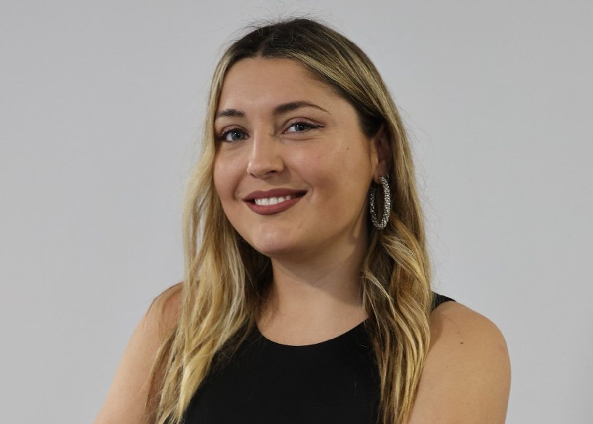 Marina Lobo presenta en Salamanca La mejor empleada del mundo, una radiografía de la precariedad juvenil con humor