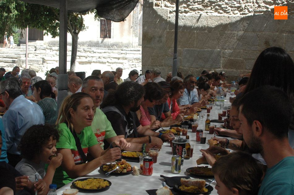 Las fiestas de Monleras comienzan a coger sabor con una paella para 700 personas  