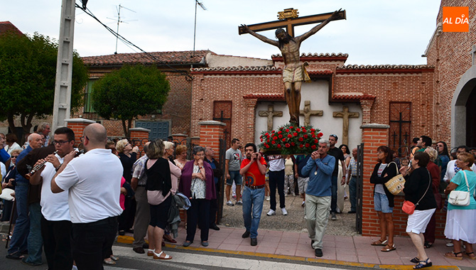 Más de un centenar de fieles arropaban al Santo Cristo del Humilladero durante su fiesta anual