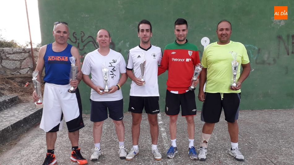 Paco ‘Cholo’, primero por la izda., volvía a hacerse con el triunfo en el Campeonato de Frontenis de Villarino de los Aires