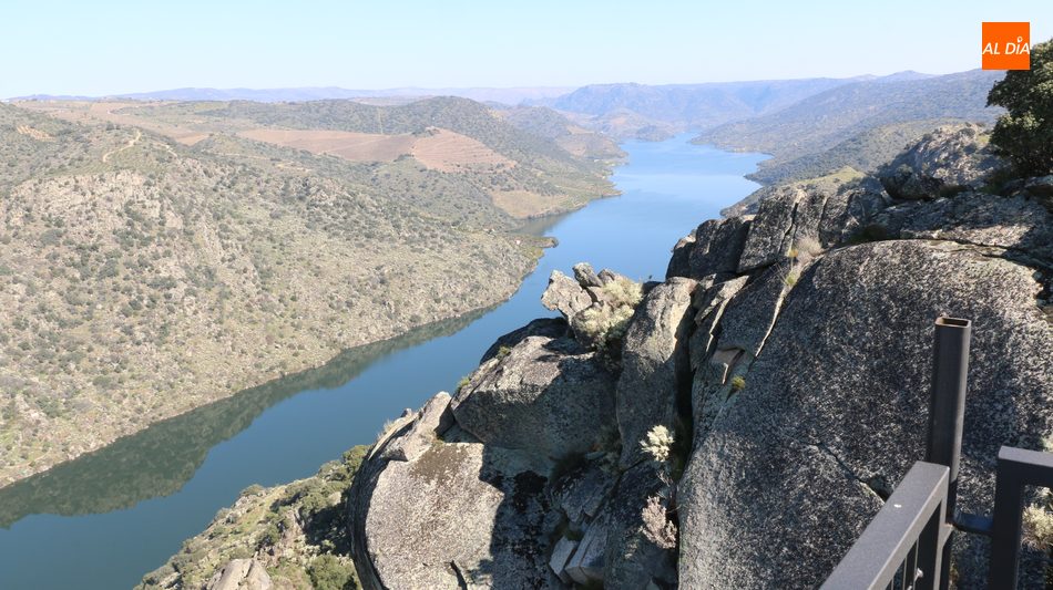 Vista del Duero desde el mirador de El Picón del Moro en Saucelle. Foto: Corral