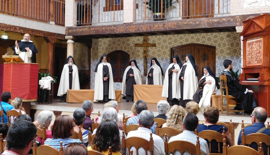 Una de las escenas de la obra Teresa, la jardinera de la luz en Hervás
