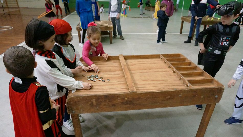 Más de 200 niños han participado en el Parque de Juegos del Carnaval de Villares de la Reina